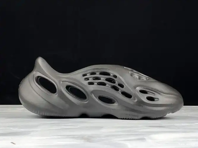 hype Foam Yeezy Runner Slide 0525